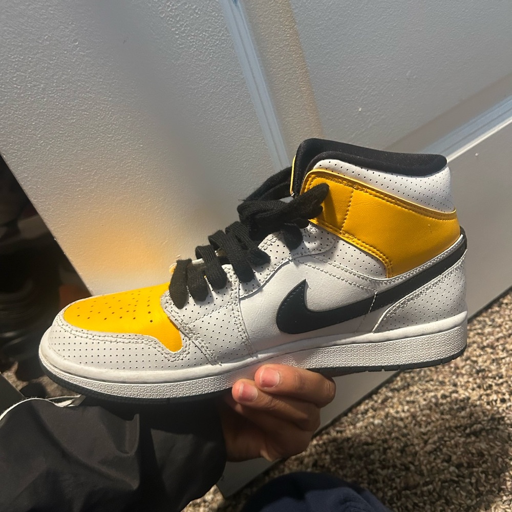 Air Jordan 1 mid